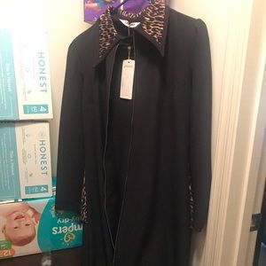 Back and leopard dress trench